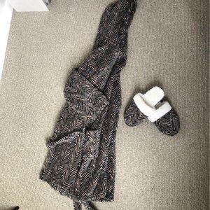 Vera Bradley Robe and Slippers: Size S/M